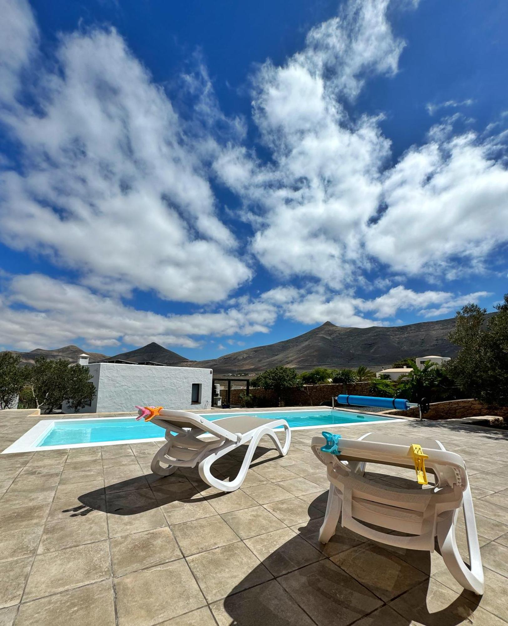 Вилла Casa Marisa With Heated Pool & Garden Тиндайя Экстерьер фото